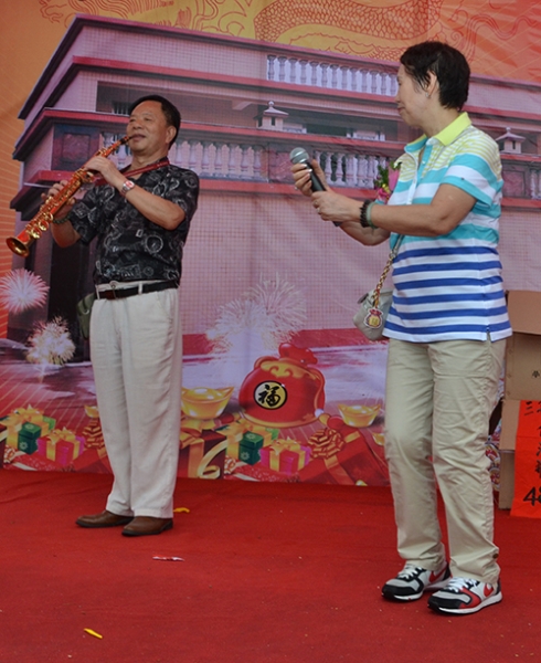 郑伊能秘书长和郑碧云女...