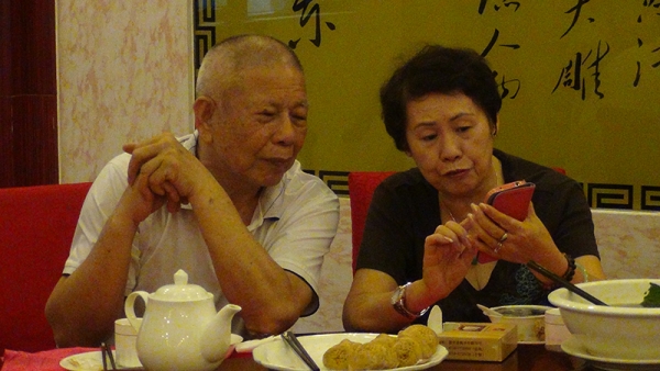 郑文惠理事长和郑碧云小...